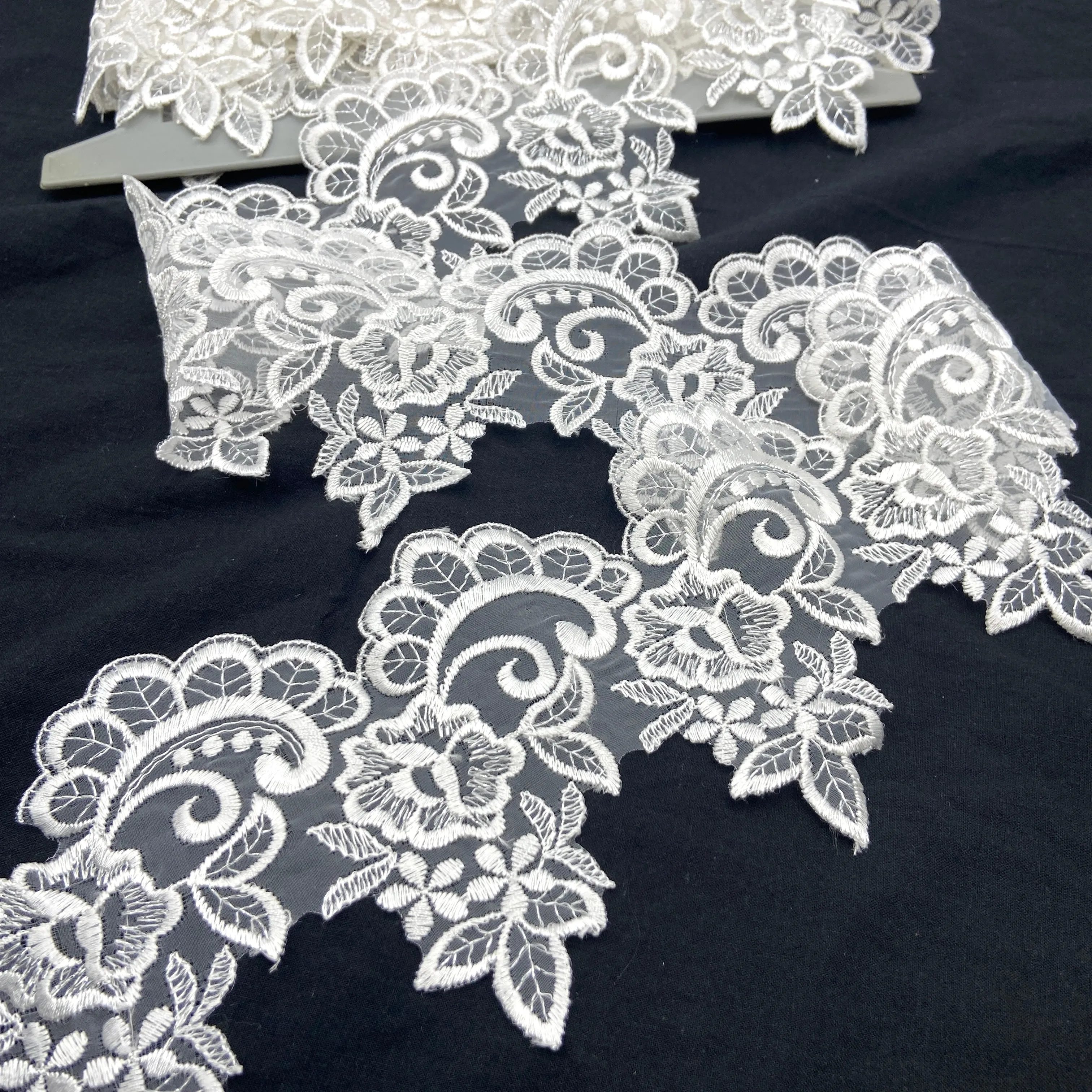 5" Flourish | Bridal Lace | White with Silver Metallic