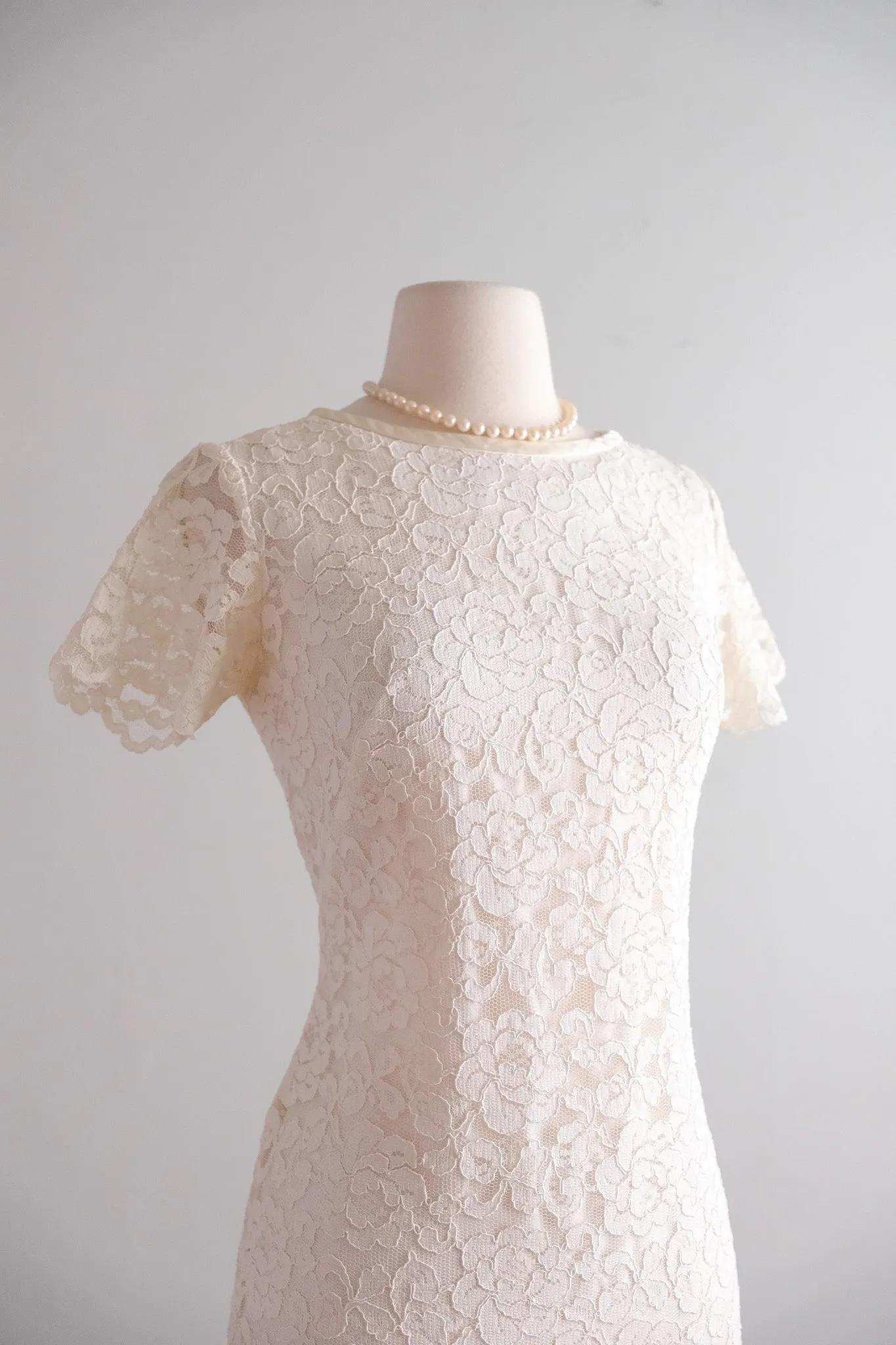 Darling 1960's Ivory Lace Mod Bride Mini Dress / S