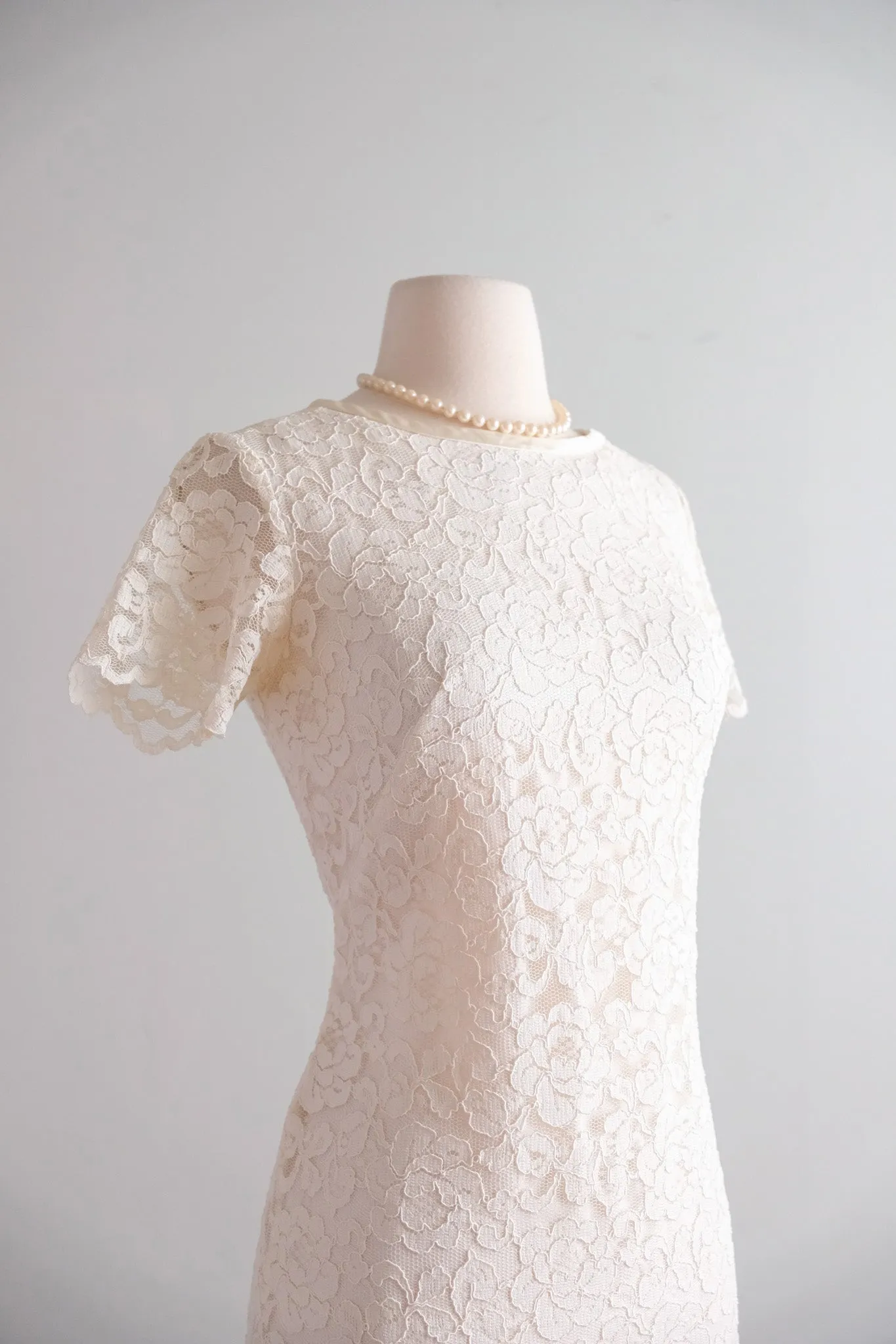 Darling 1960's Ivory Lace Mod Bride Mini Dress / S