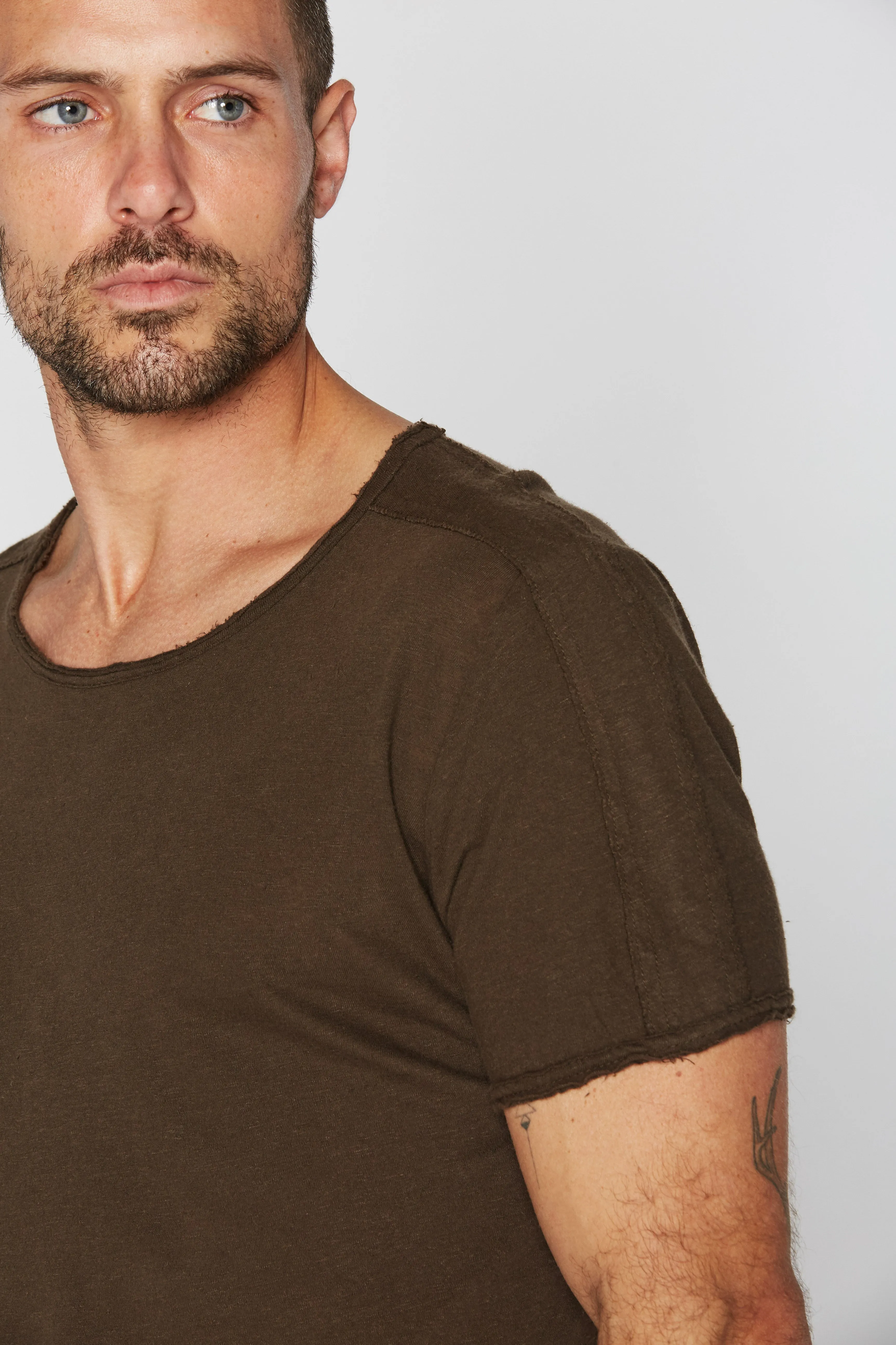 Men's Cotton Linen Patch Sleeve Tee