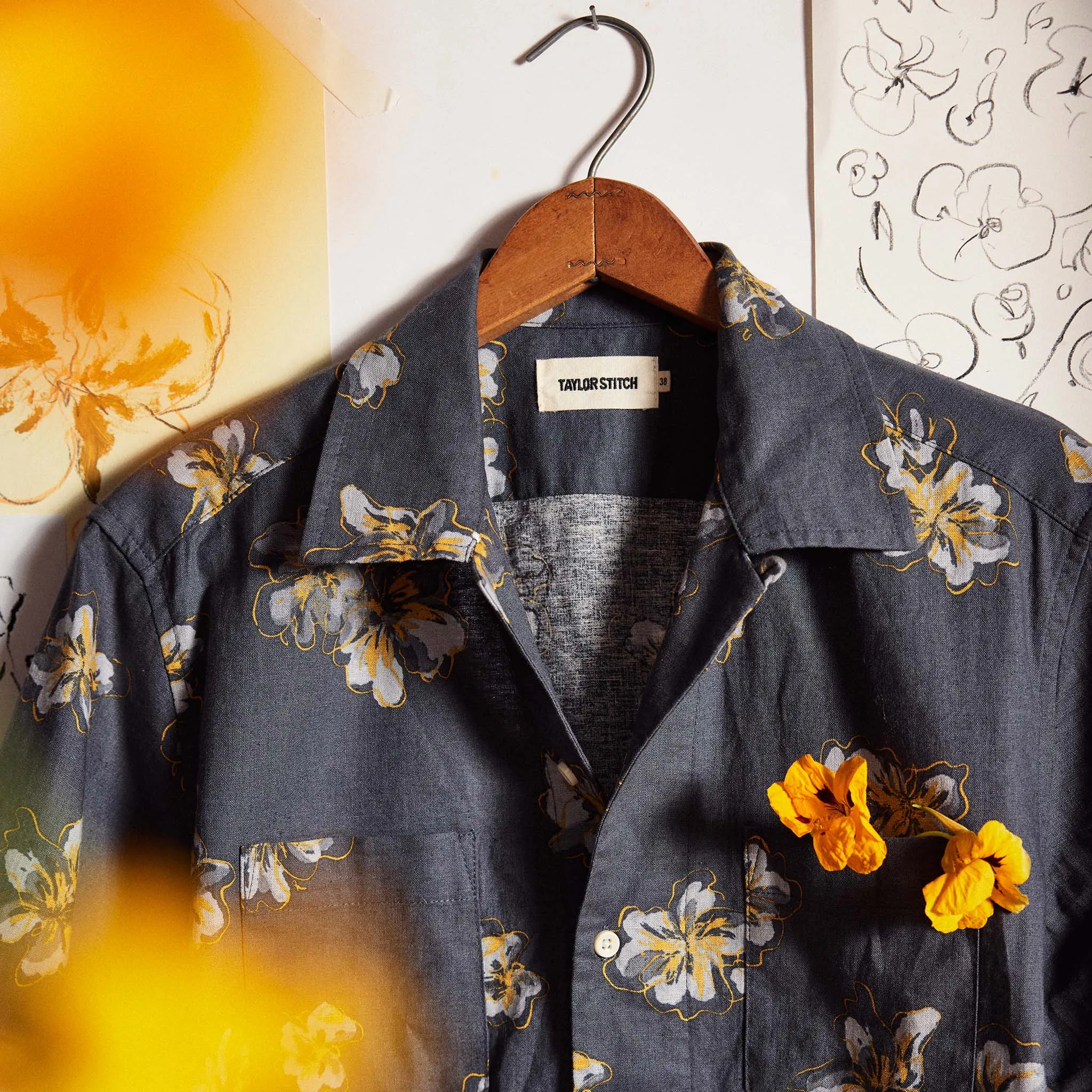 The Conrad Shirt in Dark Blue Floral