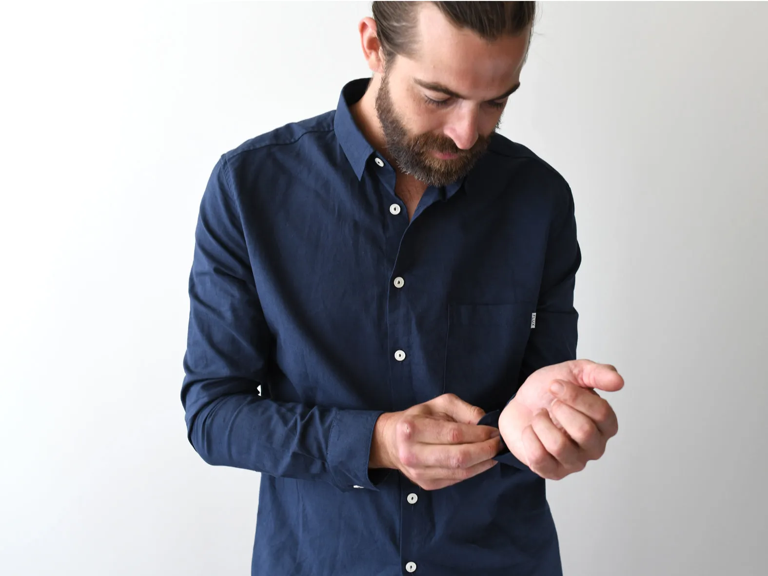 WILD HORSES. LINEN SHIRT. BLUE GREY